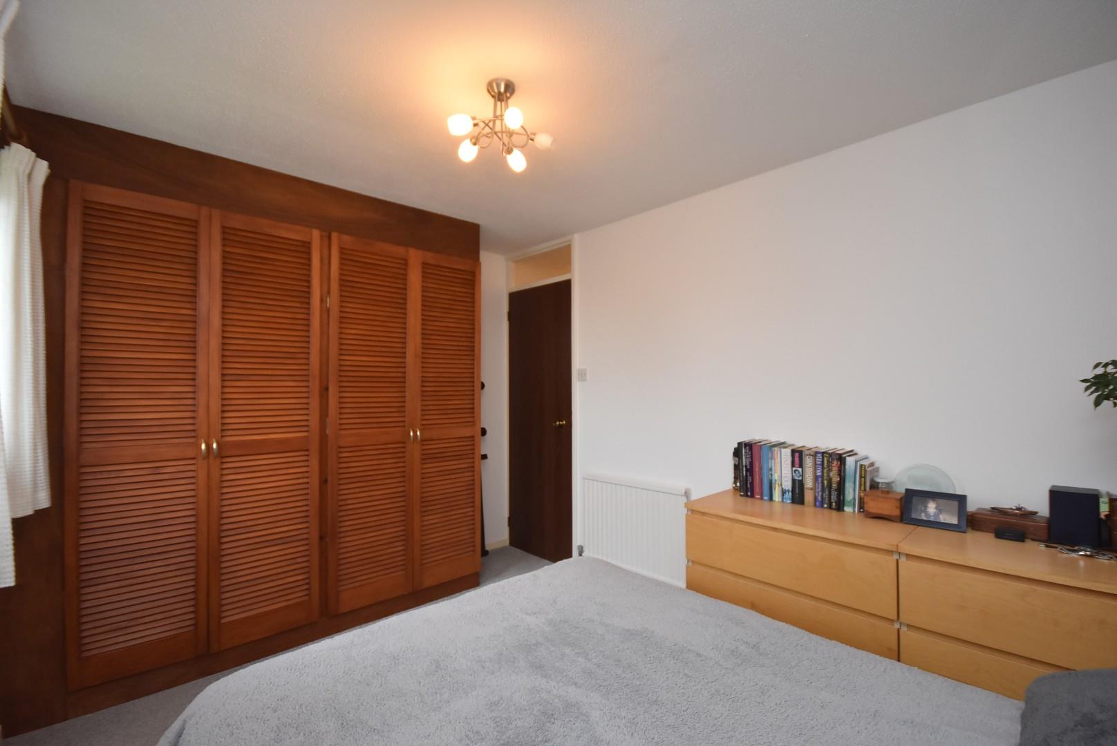 5 Hollyrood Close, Barry, CF62 8AY